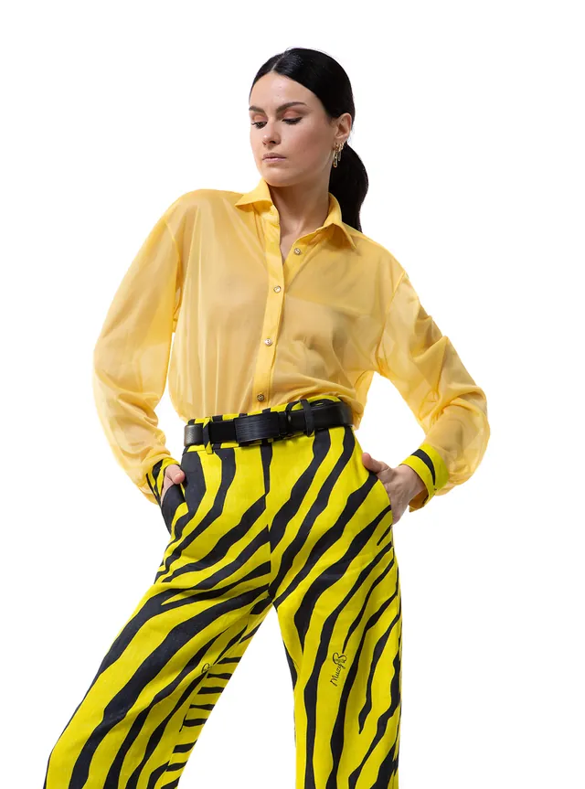 Mannequin en chemise jaune