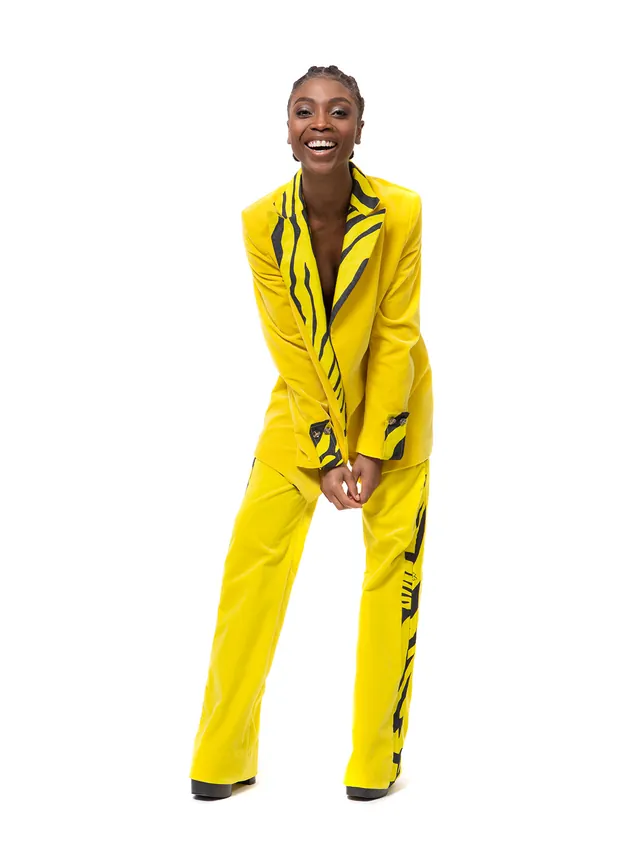 Mannequin en tailleur jaune